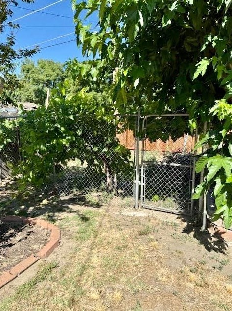 535 East Ave, Livingston CA  95334-1820 exterior