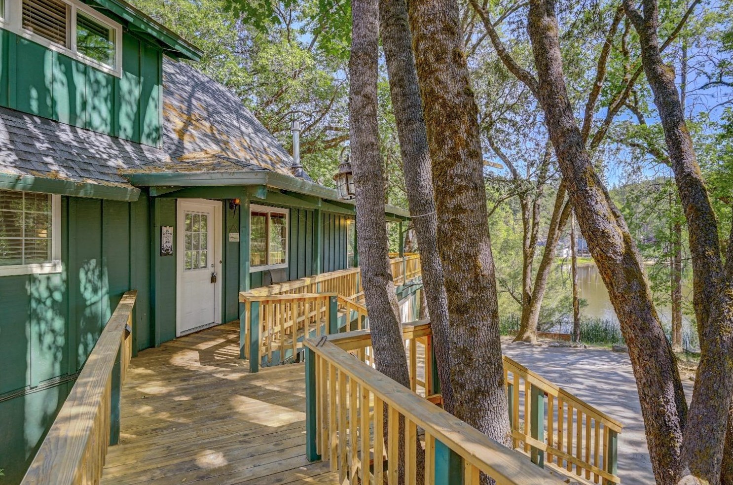 21802 Crystal Lake Dr, Sonora CA  95370-9113 exterior