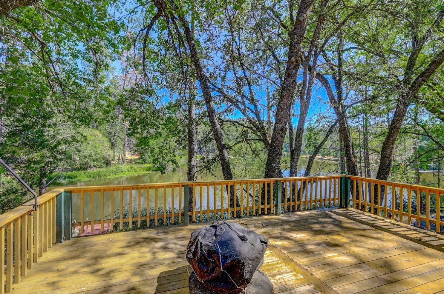 21802 Crystal Lake Dr, Sonora CA  95370-9113 exterior