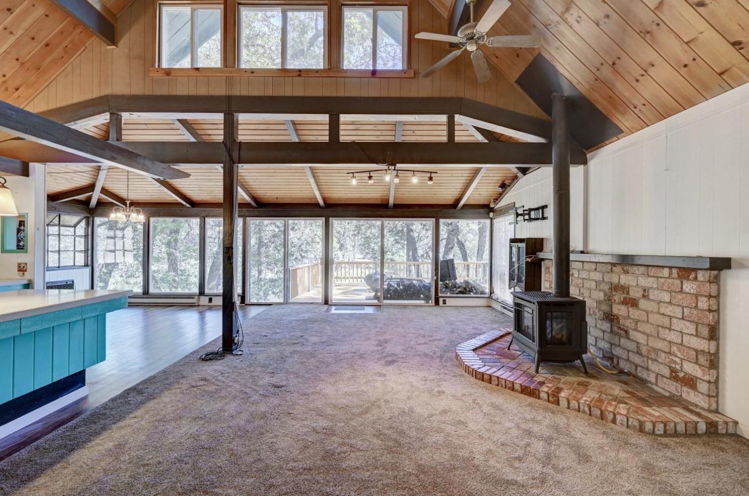 21802 Crystal Lake Dr, Sonora CA  95370-9113 exterior