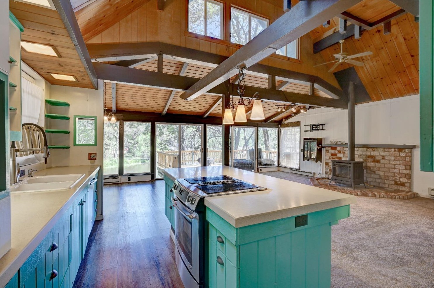 21802 Crystal Lake Dr, Sonora CA  95370-9113 exterior