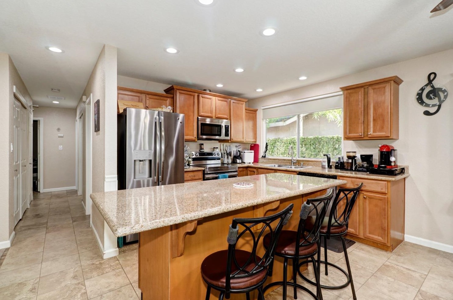 1525 Sierra Gardens Dr, Roseville CA 95661-3620 exterior