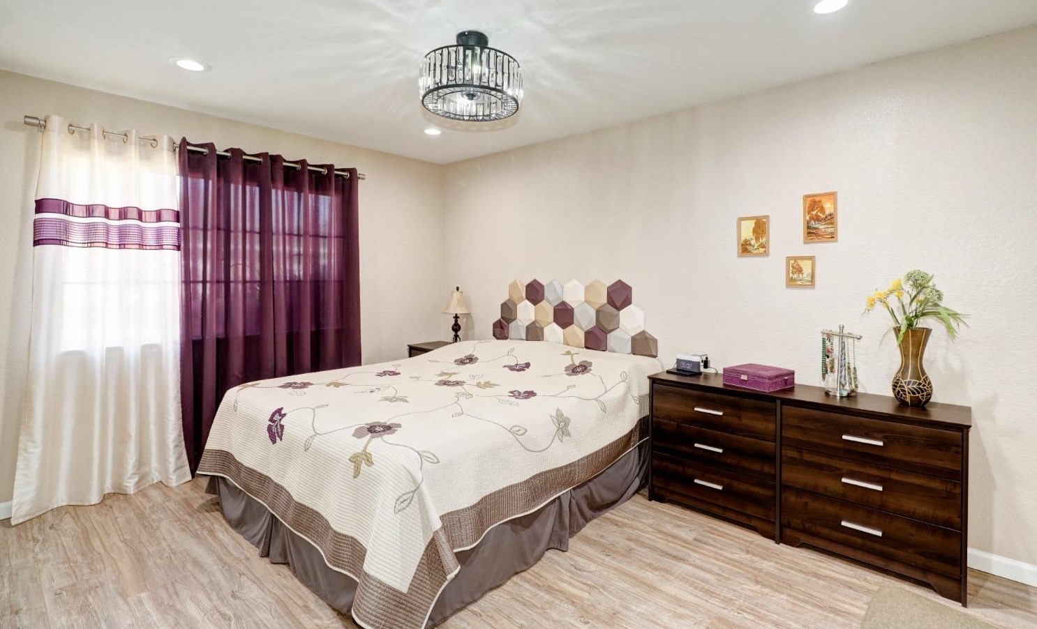 1525 Sierra Gardens Dr, Roseville CA 95661-3620 exterior