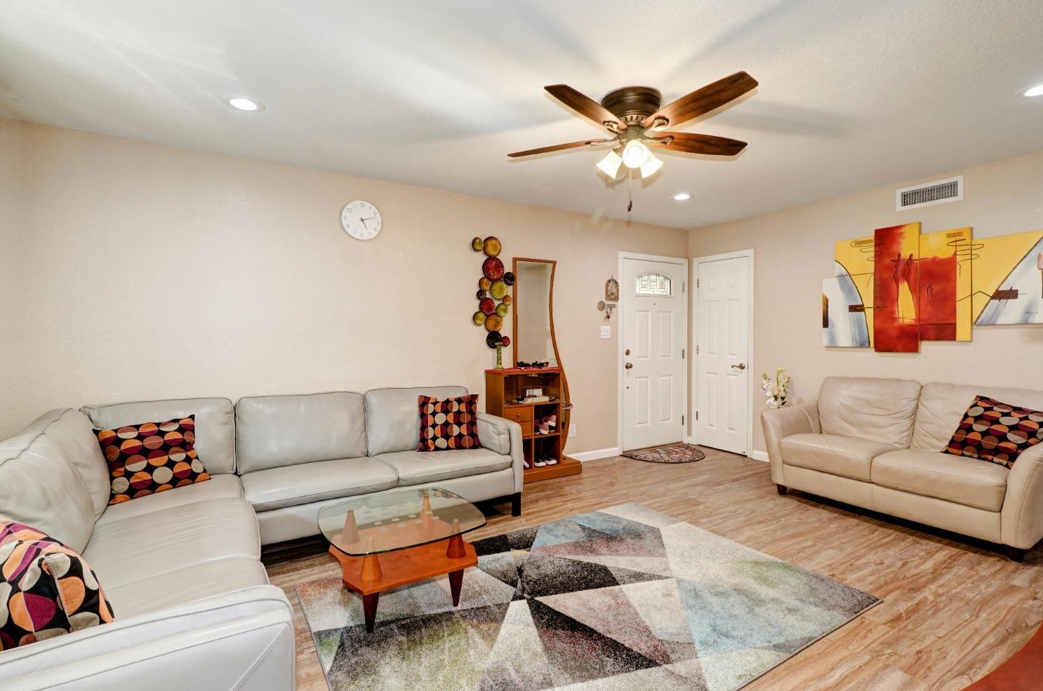 1525 Sierra Gardens Dr, Roseville CA 95661-3620 exterior