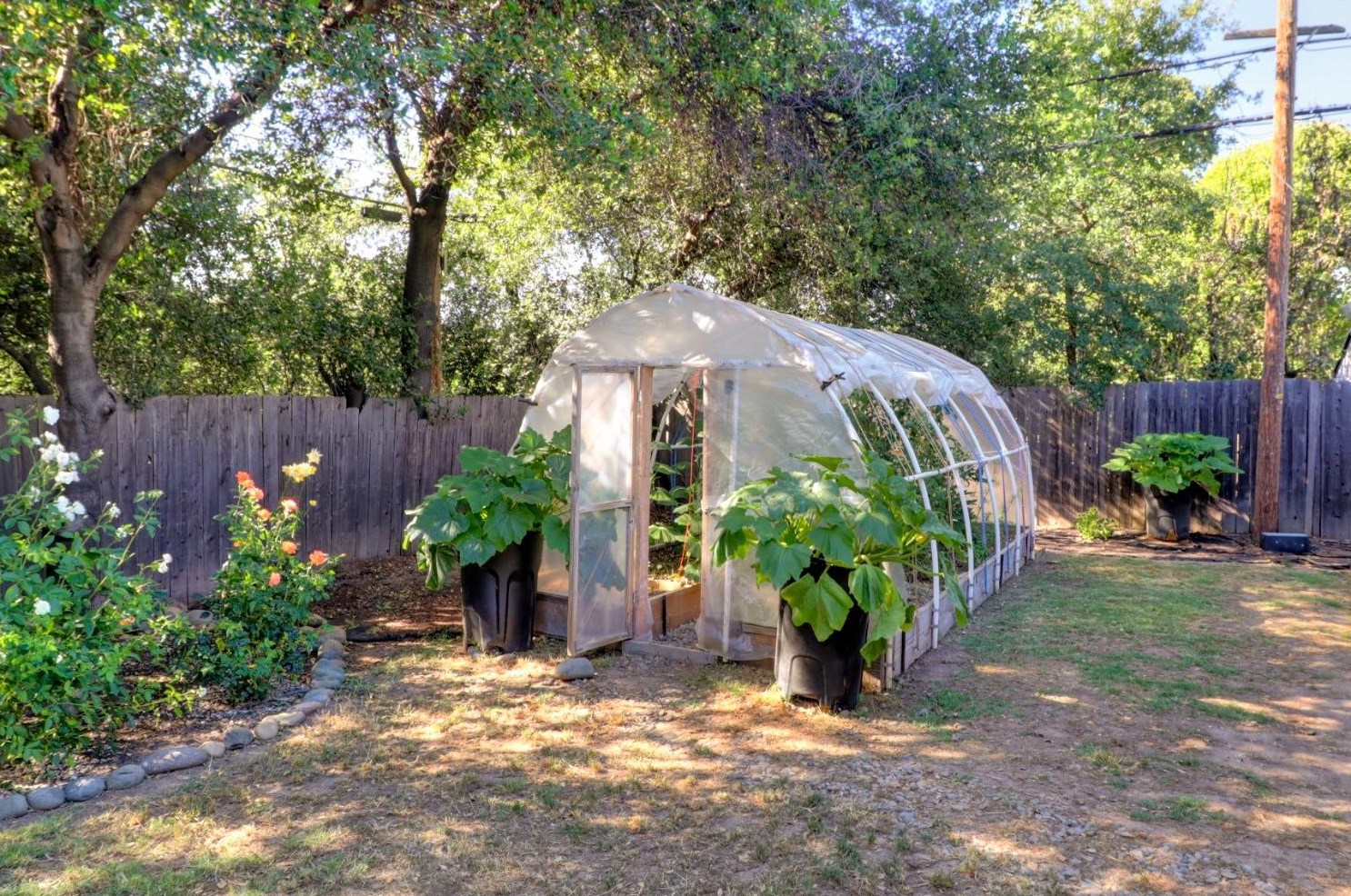 1525 Sierra Gardens Dr, Roseville CA 95661-3620 exterior