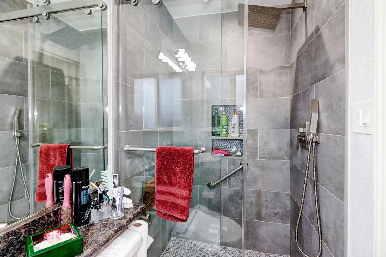 1525 Sierra Gardens Dr, Roseville CA 95661-3620 exterior