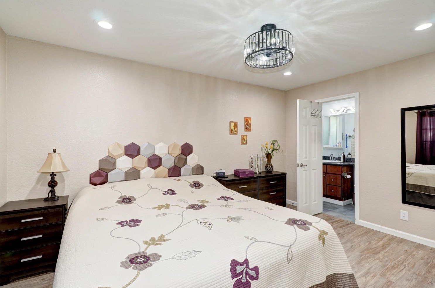 1525 Sierra Gardens Dr, Roseville CA 95661-3620 exterior