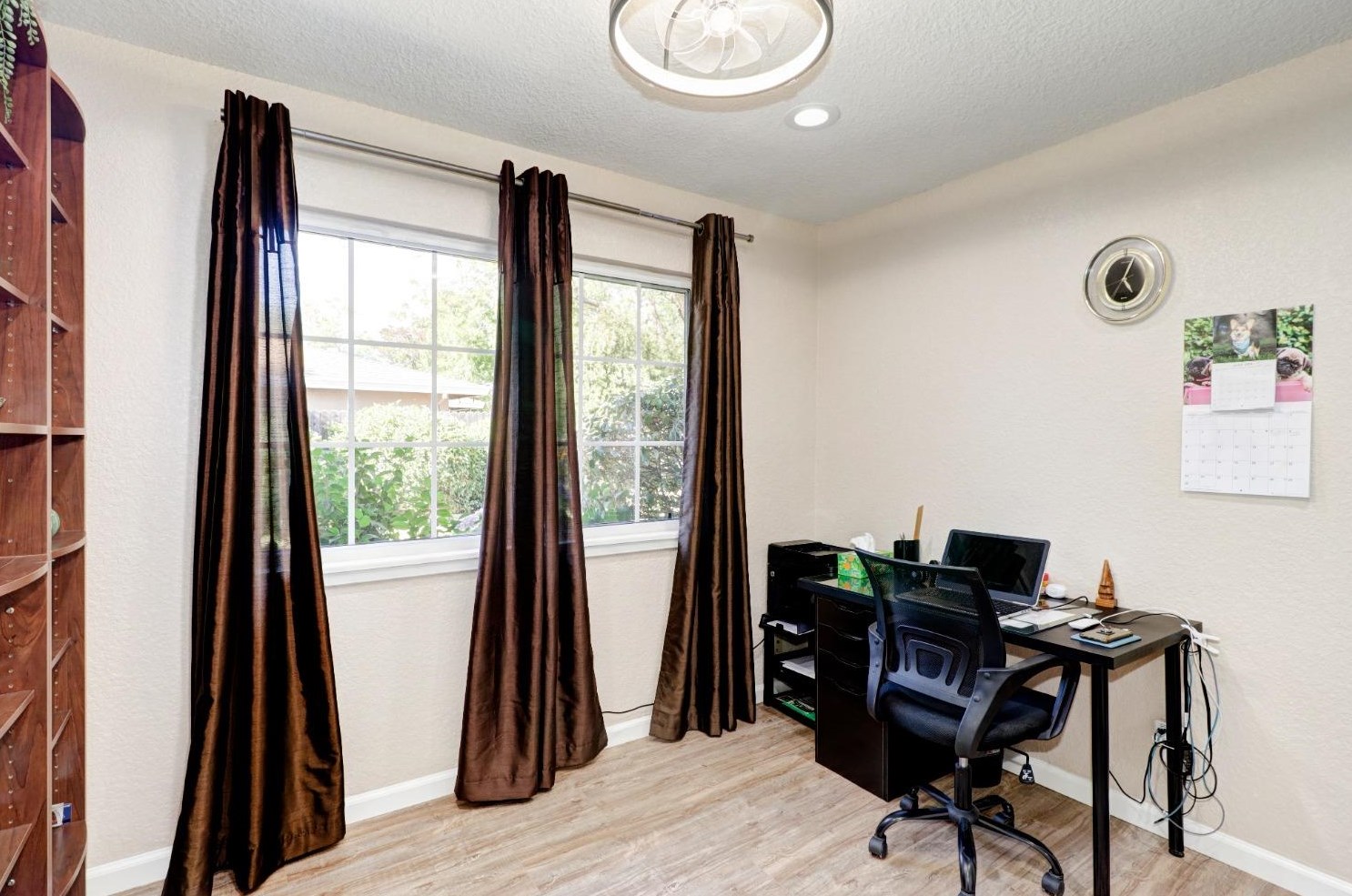 1525 Sierra Gardens Dr, Roseville CA 95661-3620 exterior