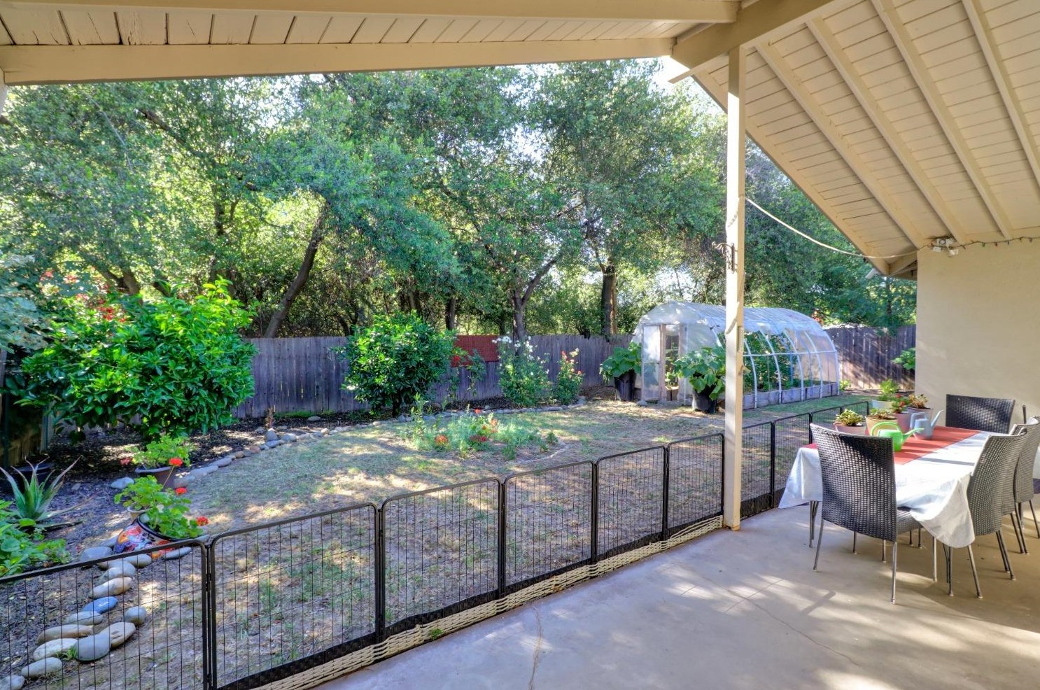 1525 Sierra Gardens Dr, Roseville CA 95661-3620 exterior