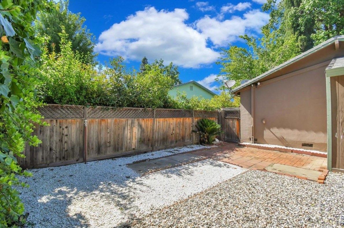 120 Park Ave, Yuba City CA 95991-5829 exterior