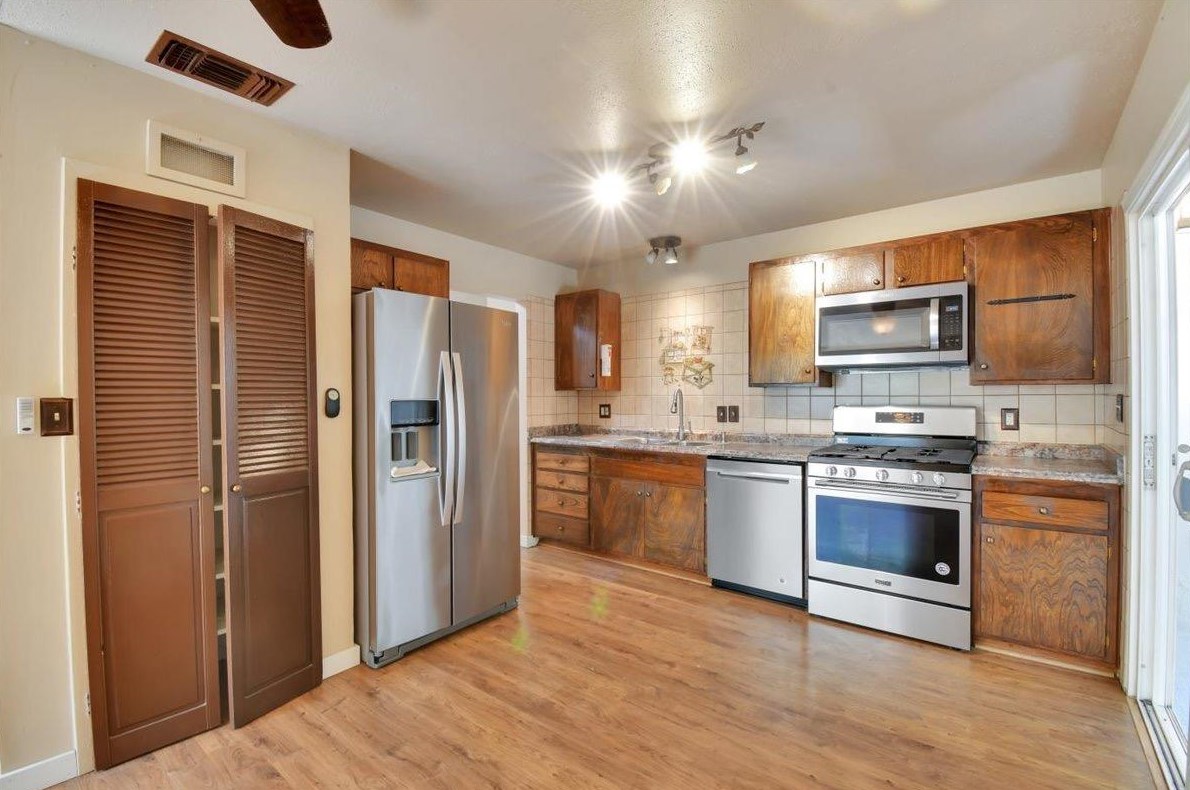 120 Park Ave, Yuba City CA 95991-5829 exterior