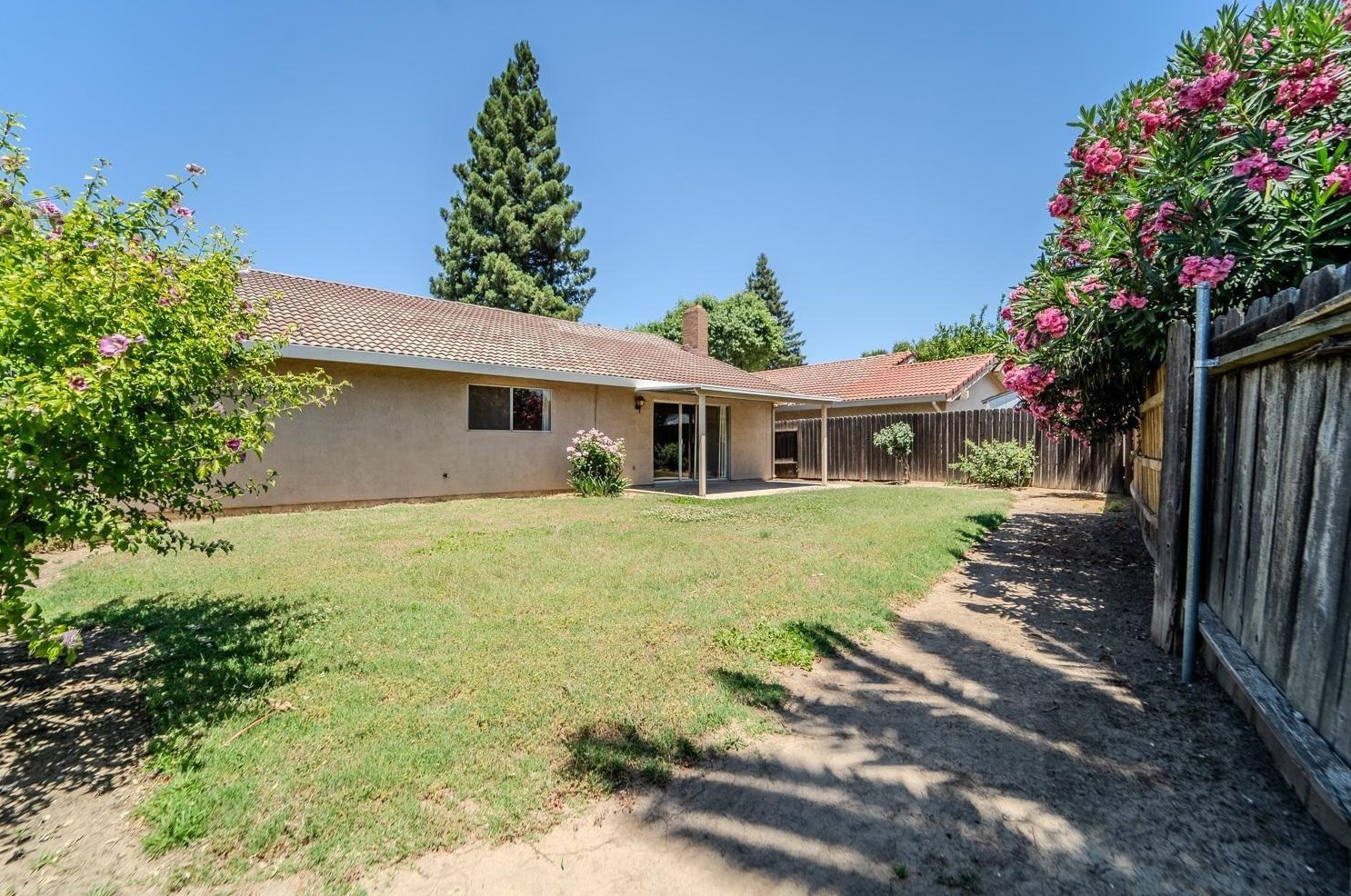 1400 Geary Cir, Yuba City CA  95993-2310 exterior