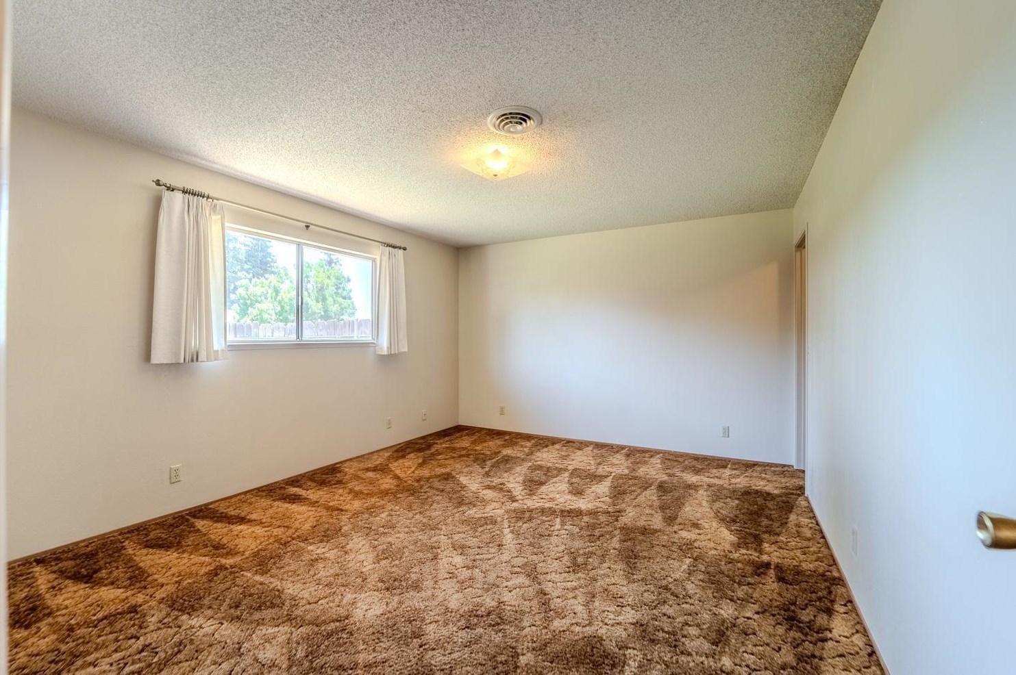 1400 Geary Cir, Yuba City CA  95993-2310 exterior
