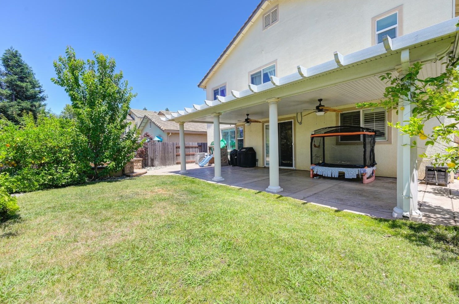 8240 Rebekah Ct, Sacramento CA  95829-9514 exterior