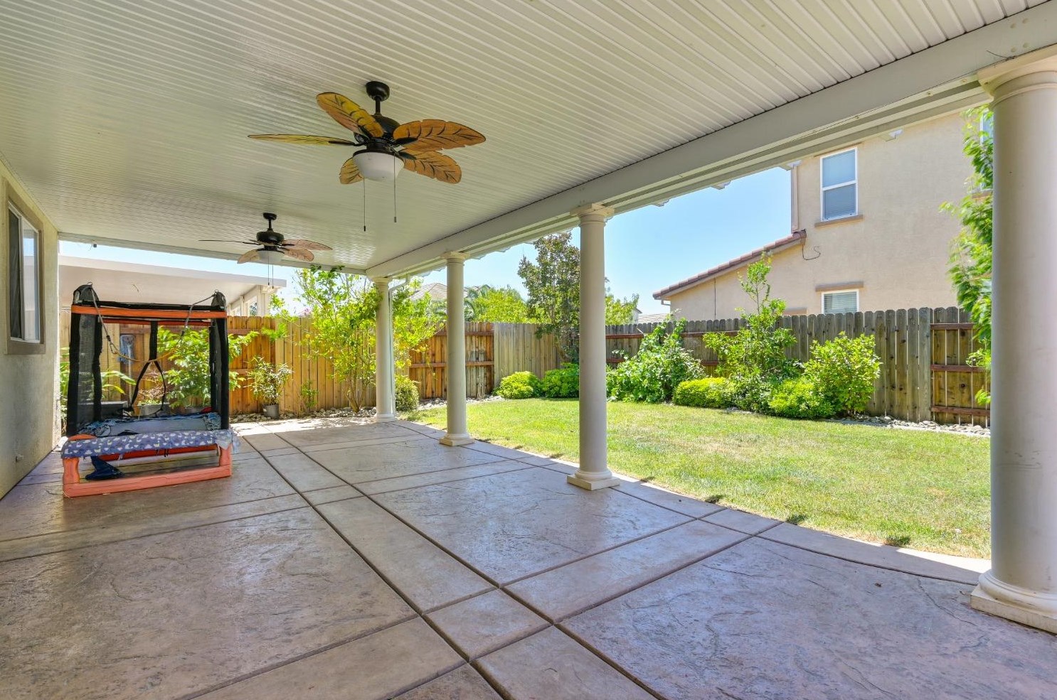 8240 Rebekah Ct, Sacramento CA  95829-9514 exterior