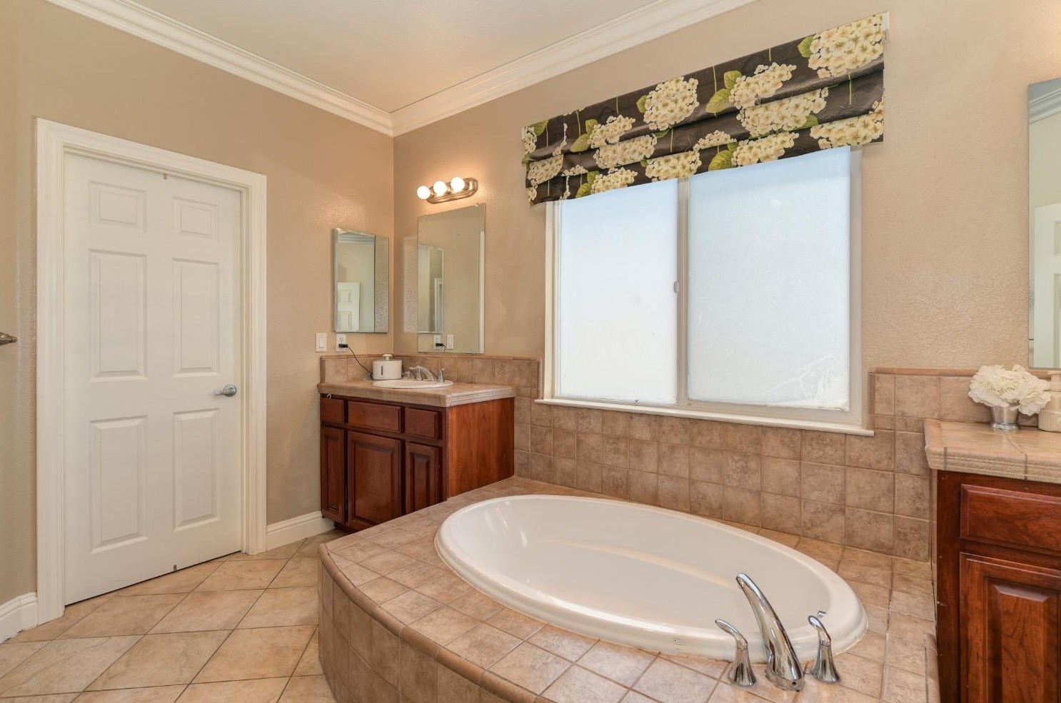 8240 Rebekah Ct, Sacramento CA  95829-9514 exterior