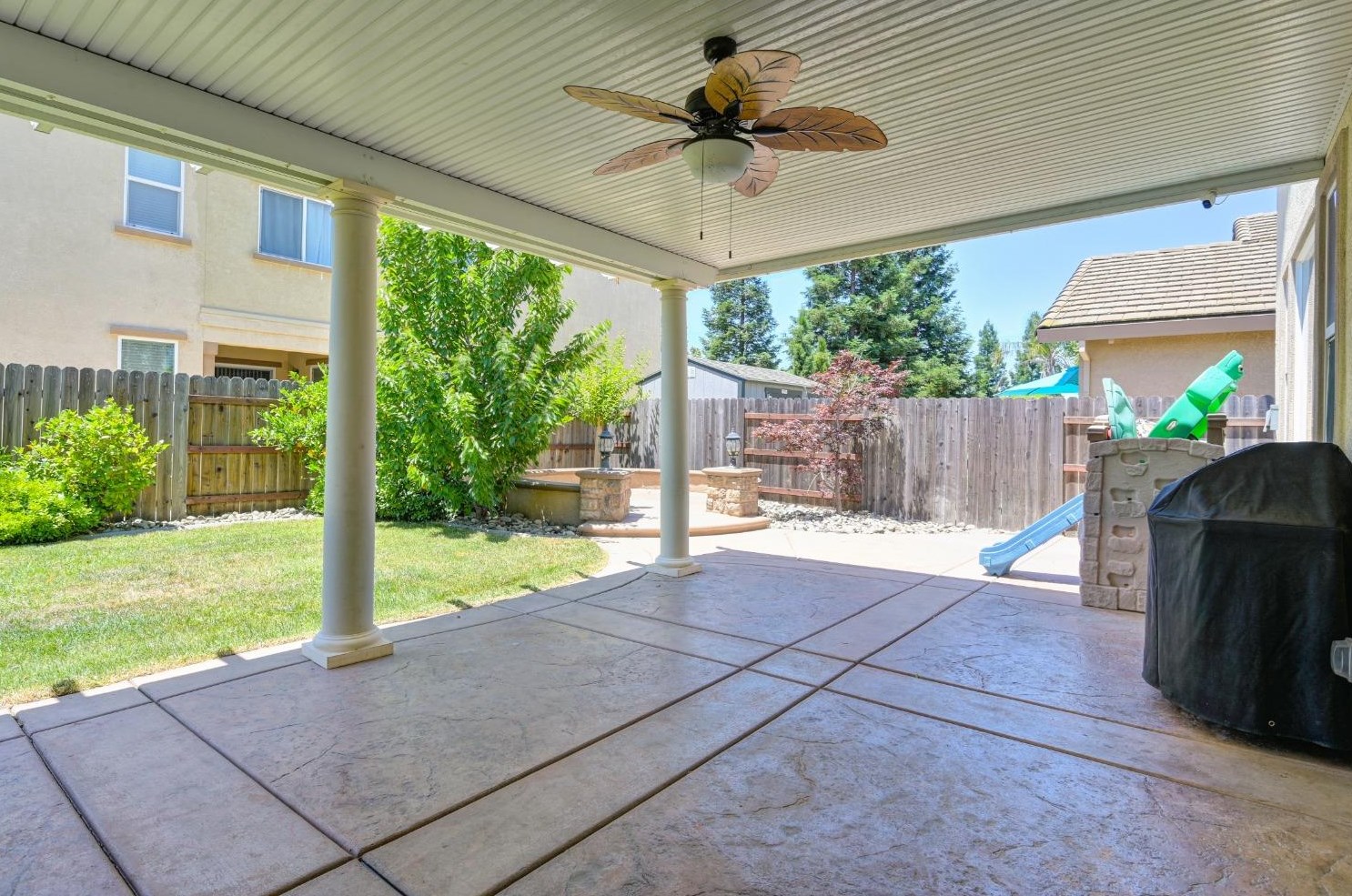 8240 Rebekah Ct, Sacramento CA  95829-9514 exterior