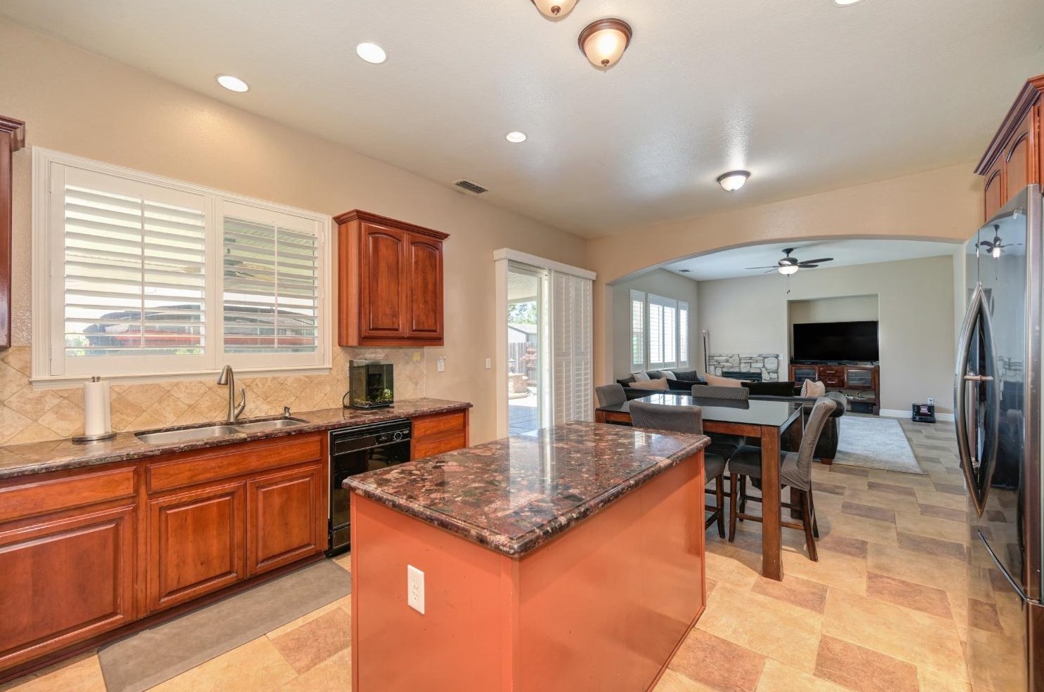 8240 Rebekah Ct, Sacramento CA  95829-9514 exterior