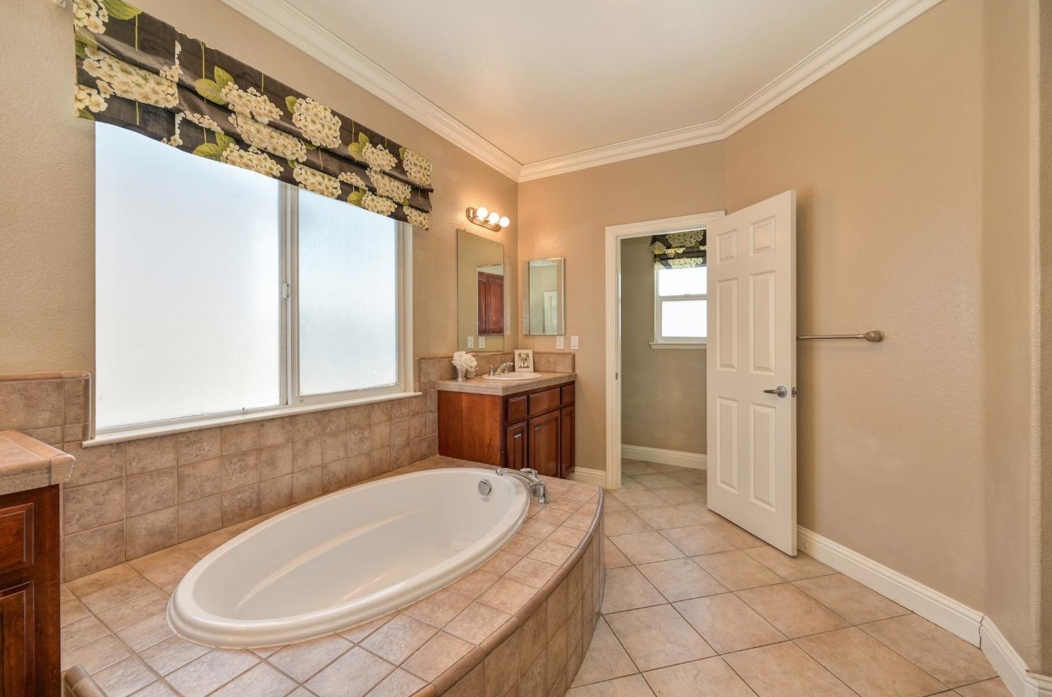 8240 Rebekah Ct, Sacramento CA  95829-9514 exterior