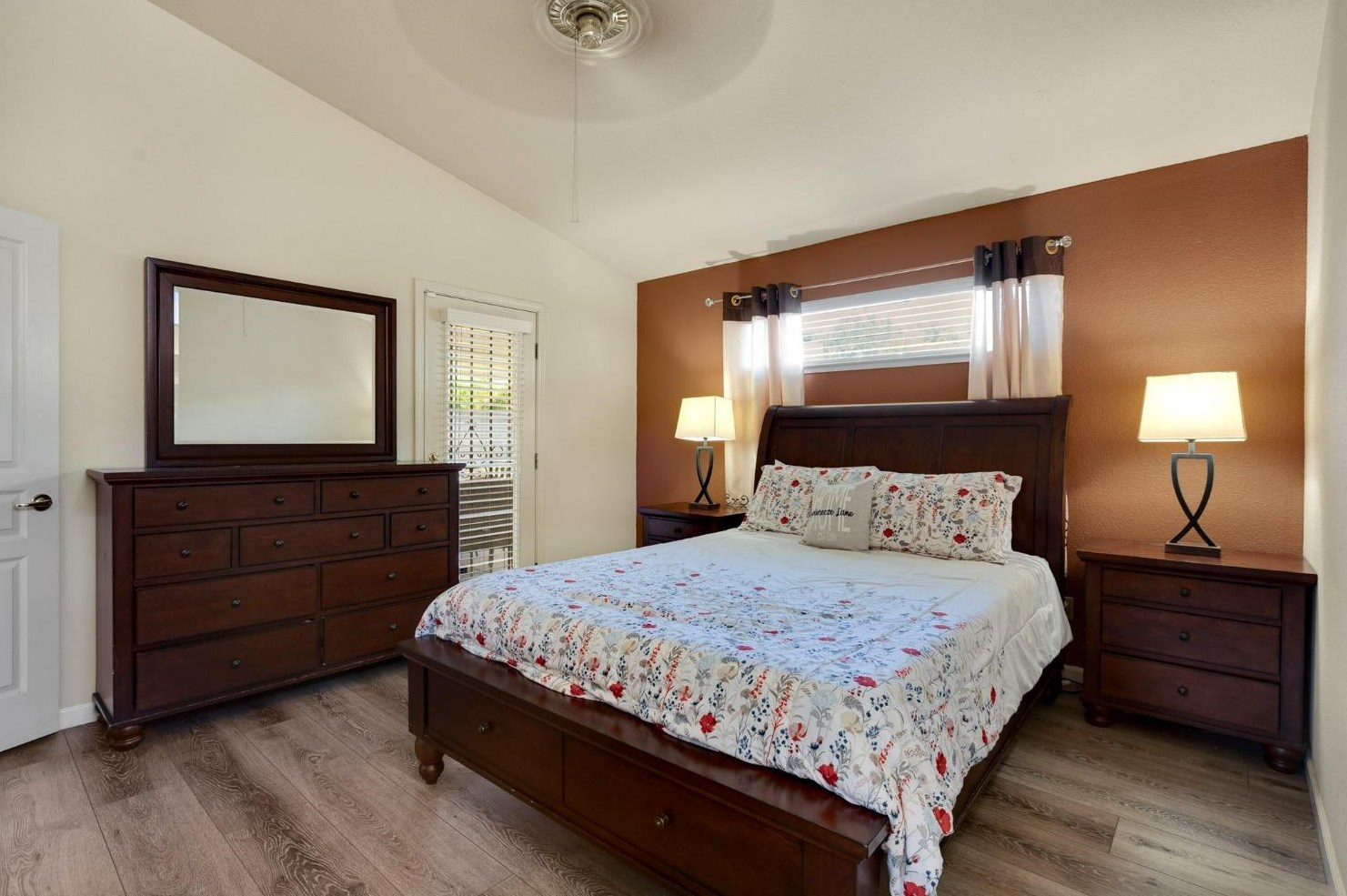 7124 Sunbreeze Ln, Sacramento CA  95828-6263 exterior