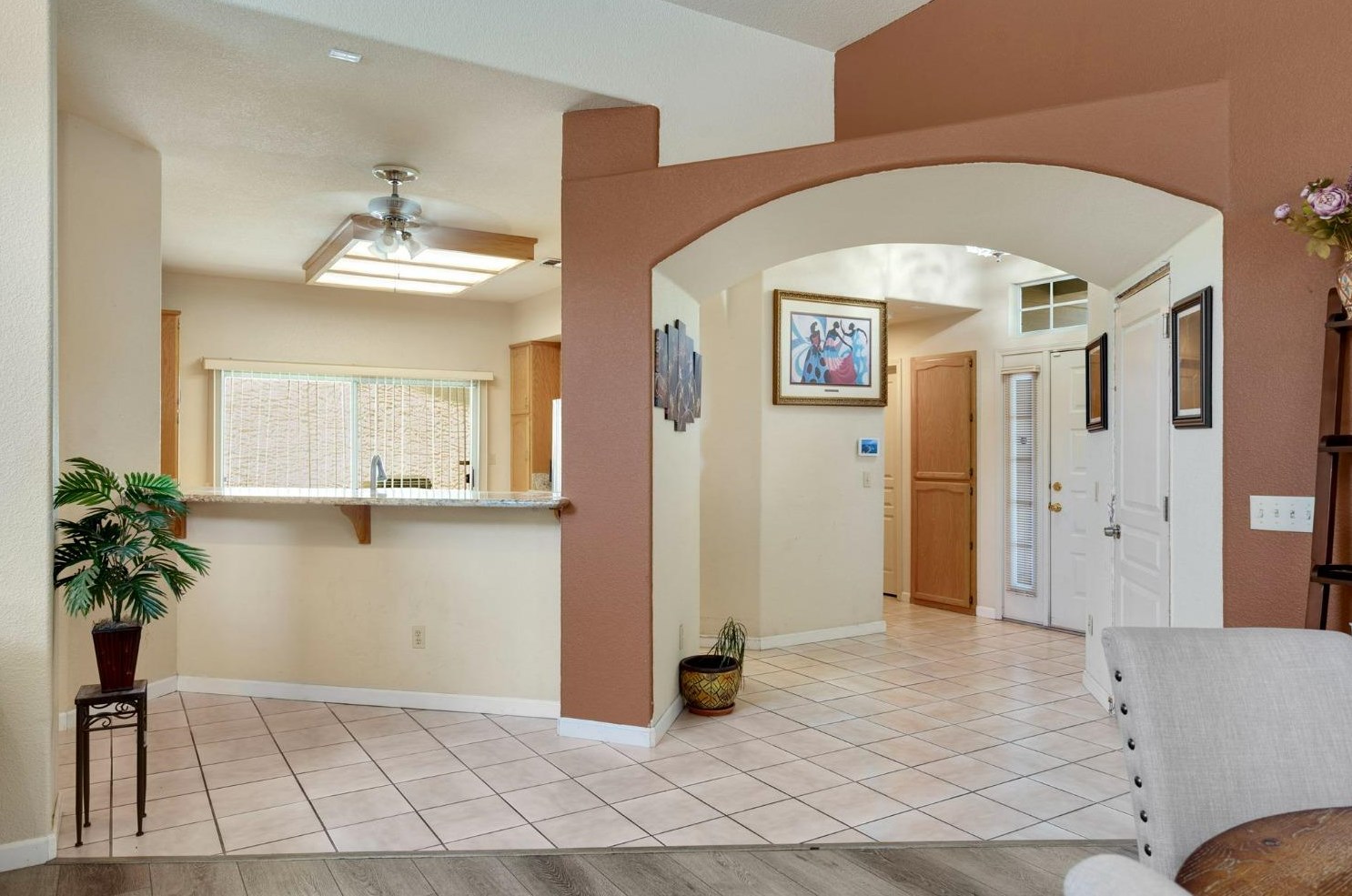 7124 Sunbreeze Ln, Sacramento CA  95828-6263 exterior