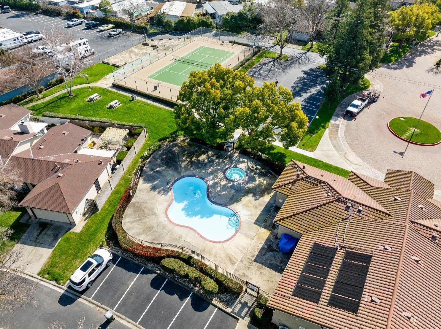 7124 Sunbreeze Ln, Sacramento CA  95828-6263 exterior