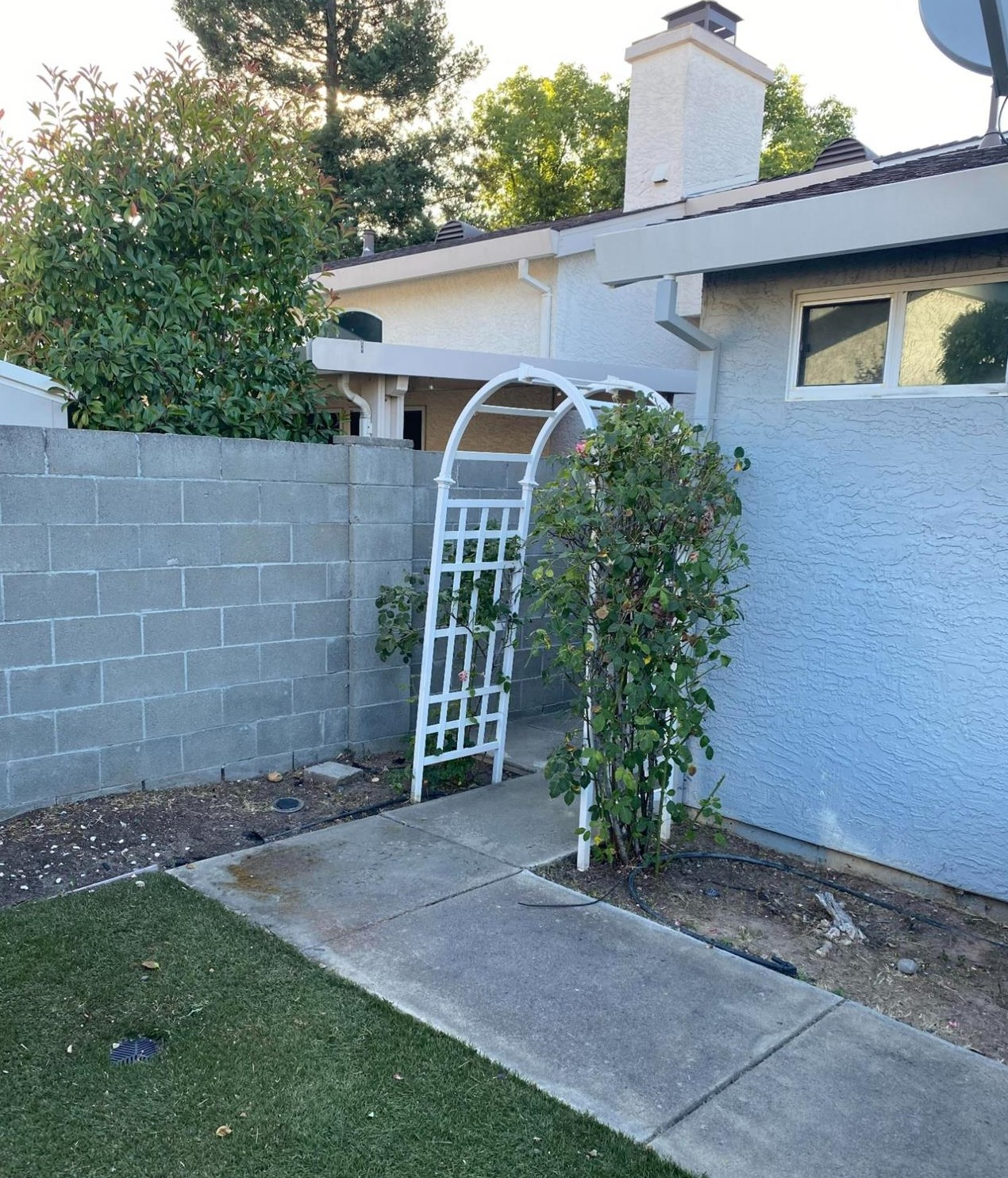 7124 Sunbreeze Ln, Sacramento CA  95828-6263 exterior