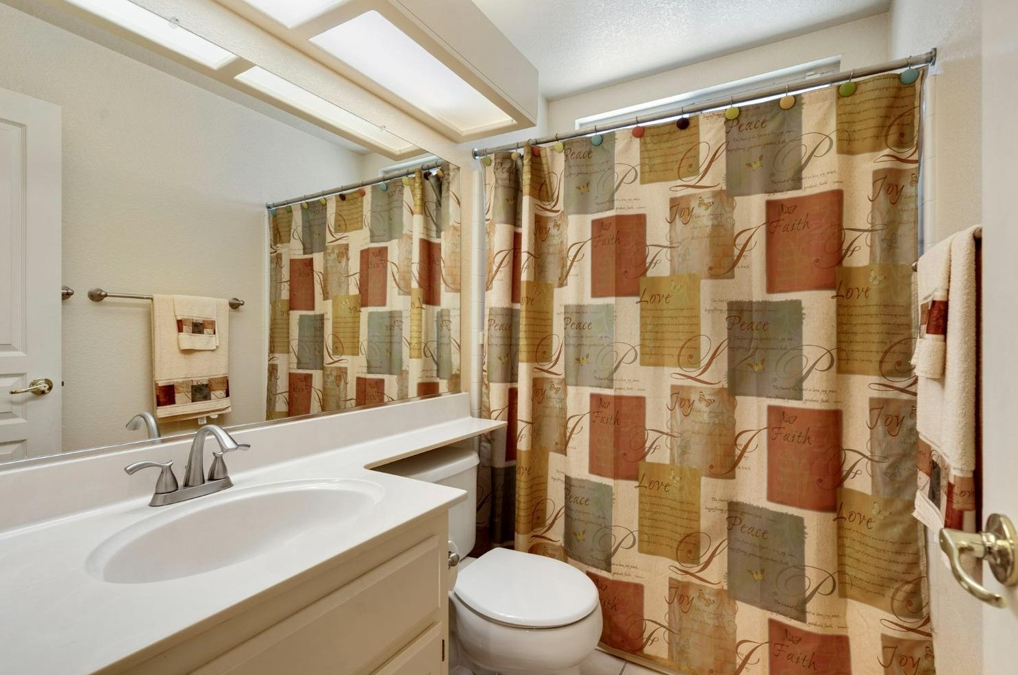 7124 Sunbreeze Ln, Sacramento CA  95828-6263 exterior