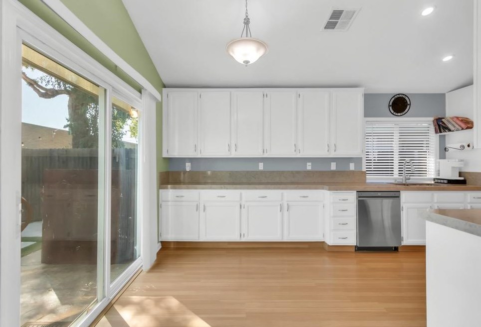 256 Arlington Cir, Woodland CA  95695-2878 exterior