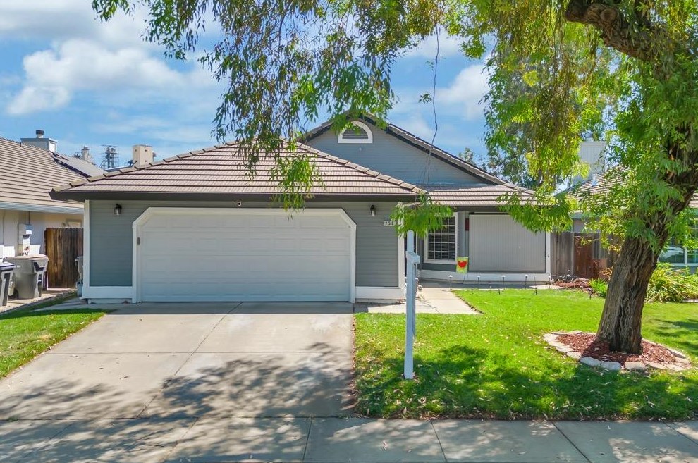256 Arlington Cir, Woodland CA  95695-2878 exterior