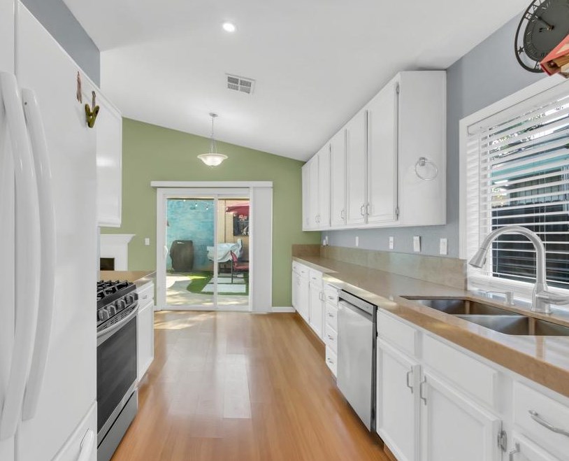 256 Arlington Cir, Woodland CA  95695-2878 exterior