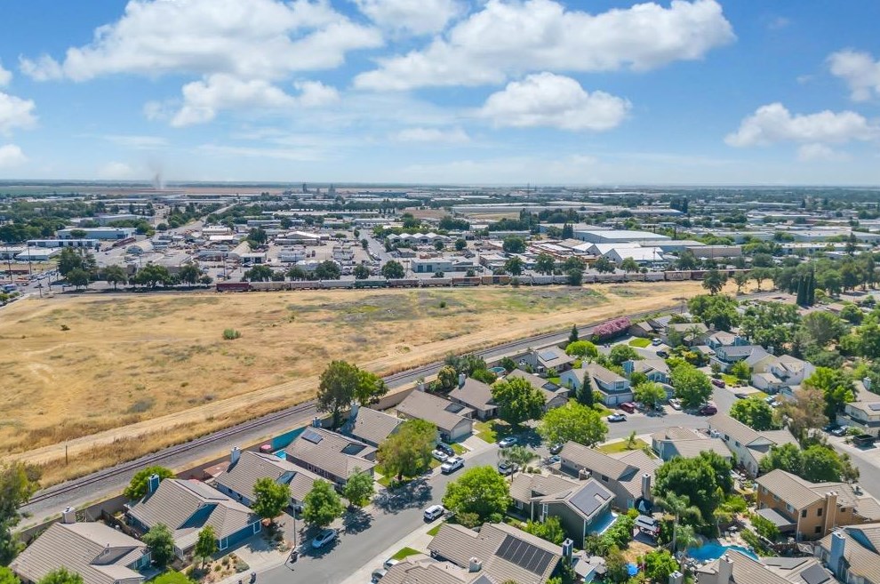 256 Arlington Cir, Woodland CA  95695-2878 exterior