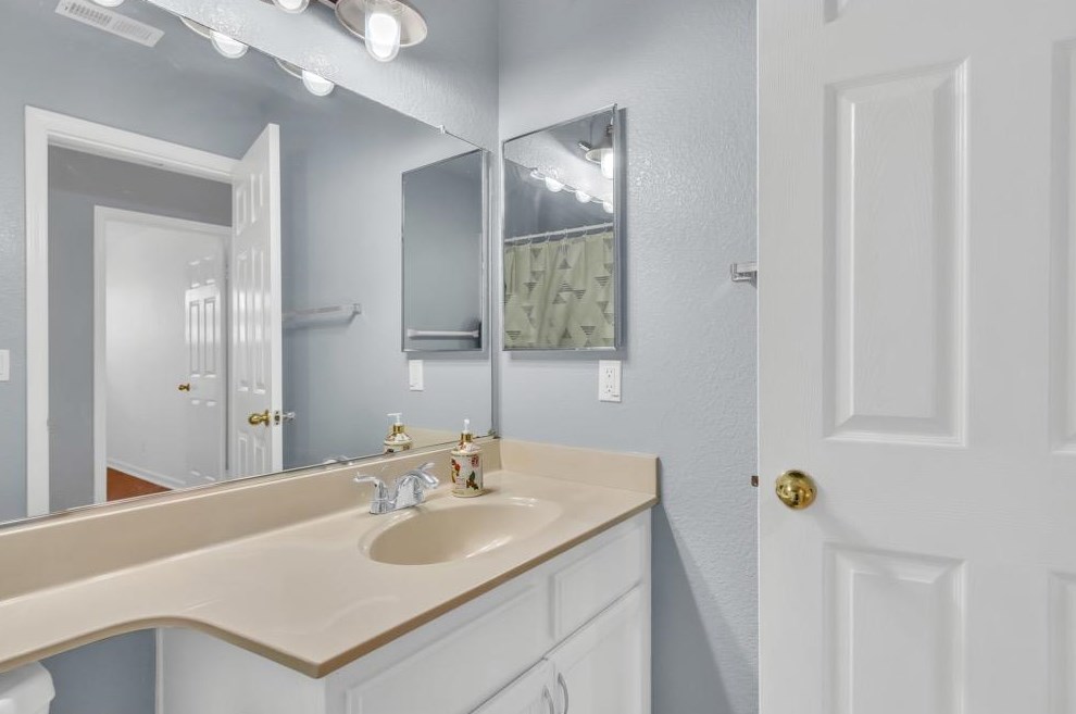 256 Arlington Cir, Woodland CA  95695-2878 exterior