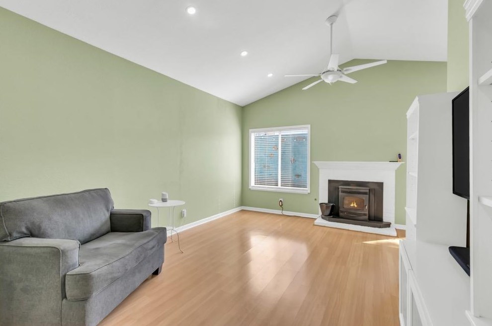 256 Arlington Cir, Woodland CA  95695-2878 exterior