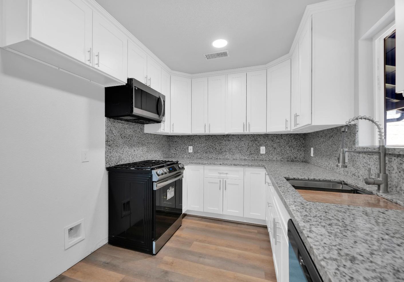 7421 Circle Pkwy, Sacramento CA  95823-3125 exterior