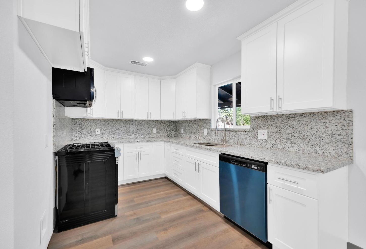 7421 Circle Pkwy, Sacramento CA  95823-3125 exterior