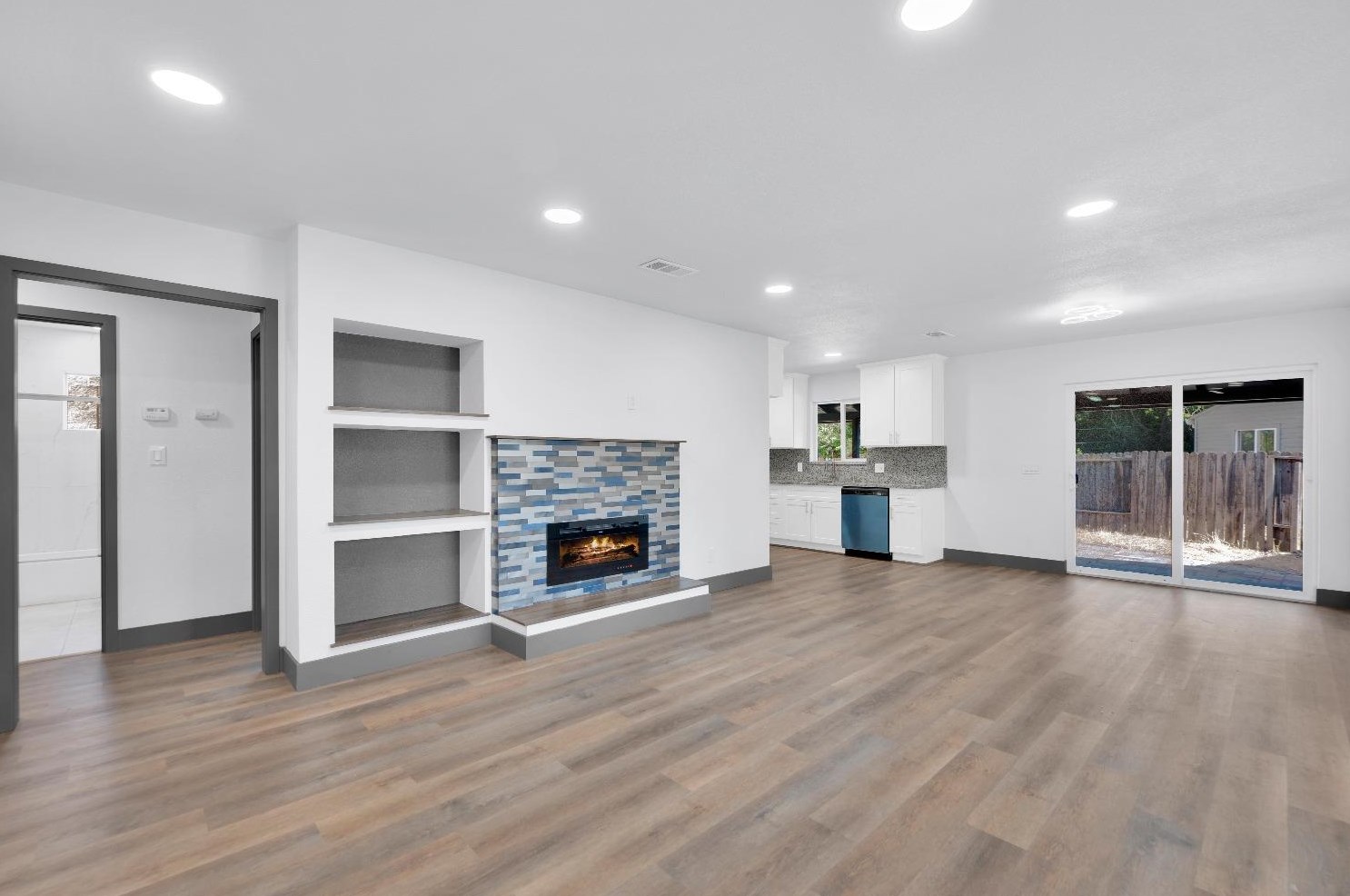 7421 Circle Pkwy, Sacramento CA  95823-3125 exterior