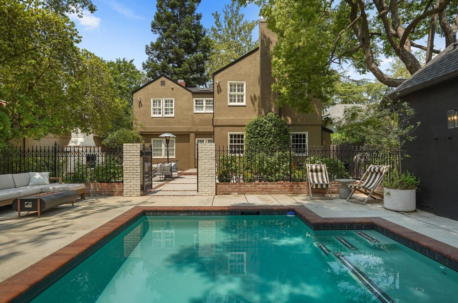 1107 47th St, Sacramento CA  95819-3703 exterior