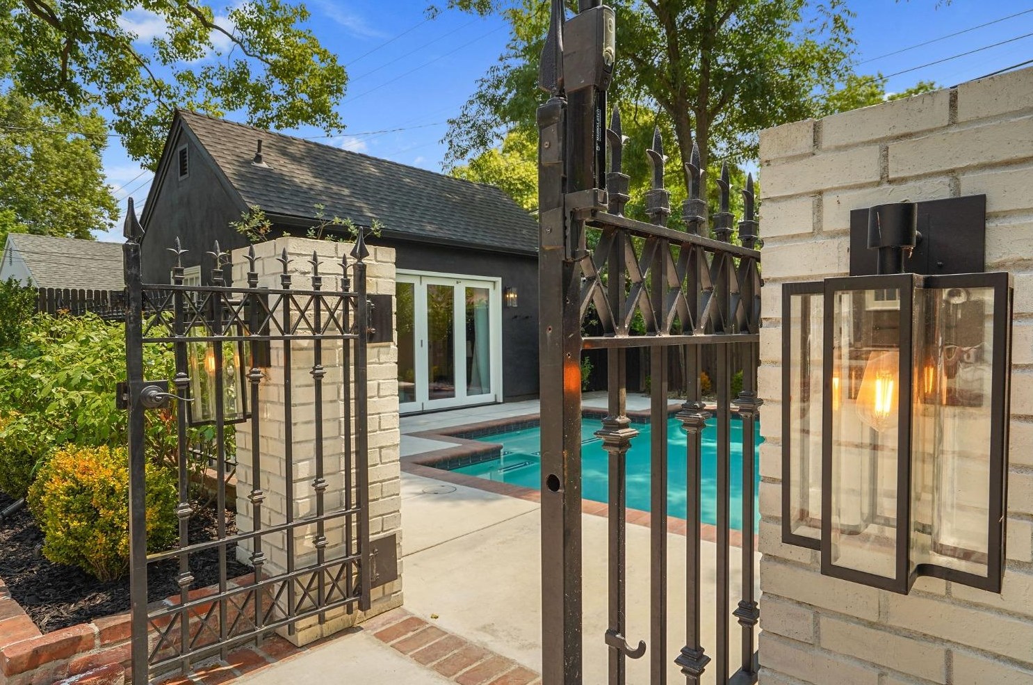 1107 47th St, Sacramento CA  95819-3703 exterior