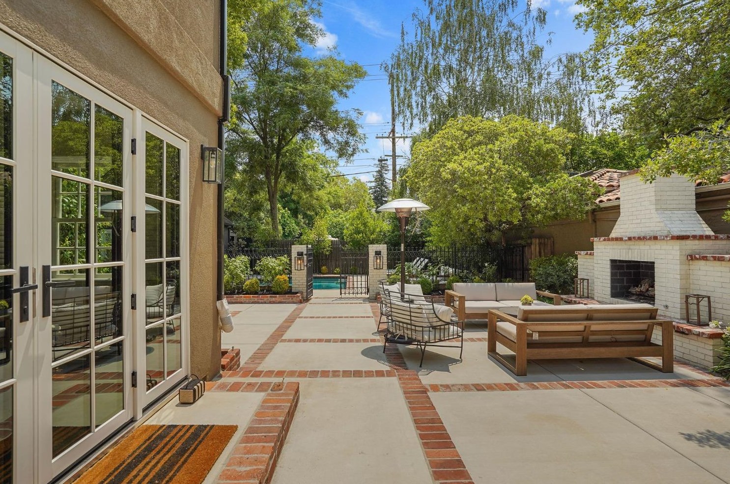 1107 47th St, Sacramento CA  95819-3703 exterior