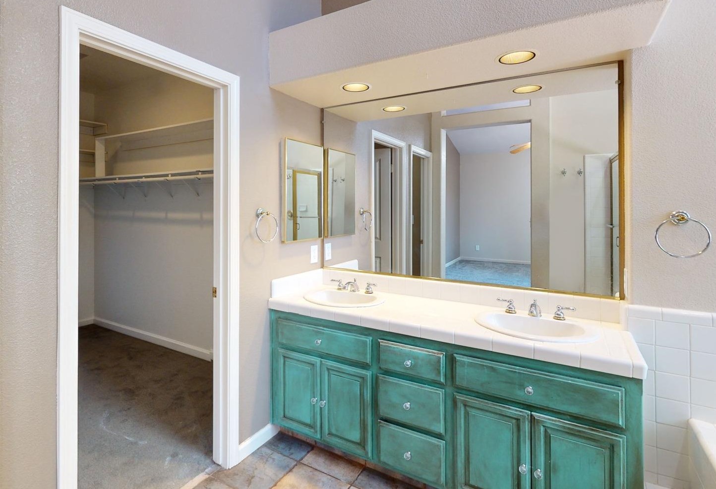 595 Millfront Ave, Yuba City CA 95991-8301 exterior