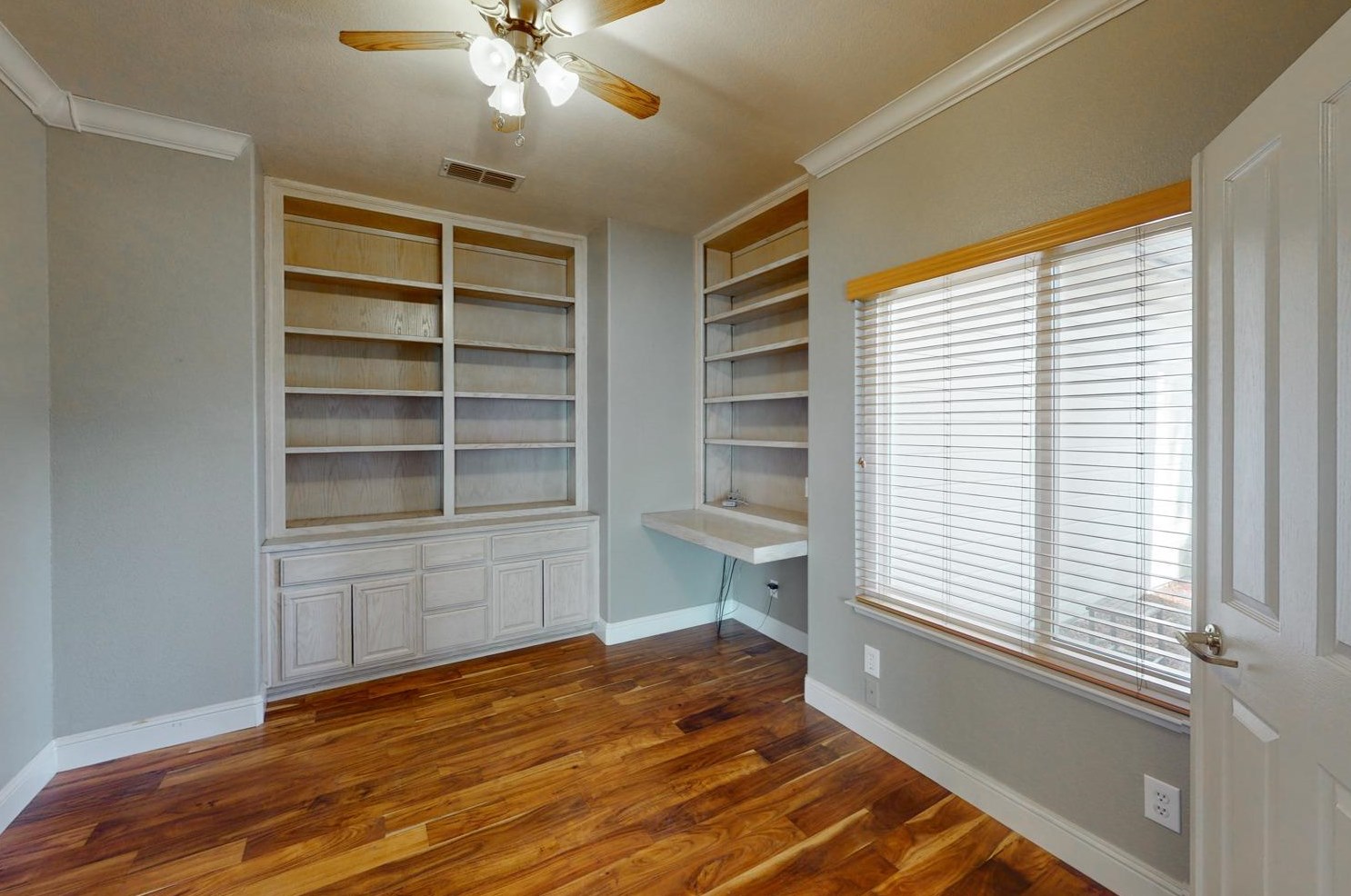 595 Millfront Ave, Yuba City CA 95991-8301 exterior