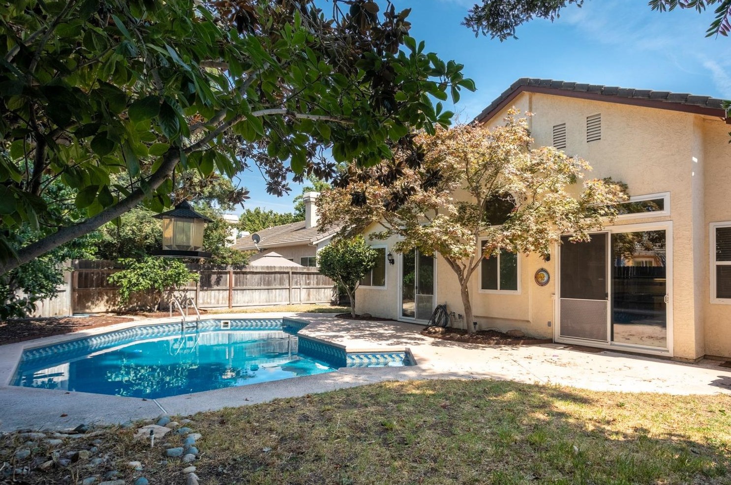 595 Millfront Ave, Yuba City CA 95991-8301 exterior