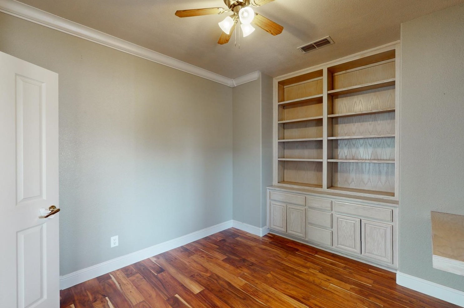 595 Millfront Ave, Yuba City CA 95991-8301 exterior