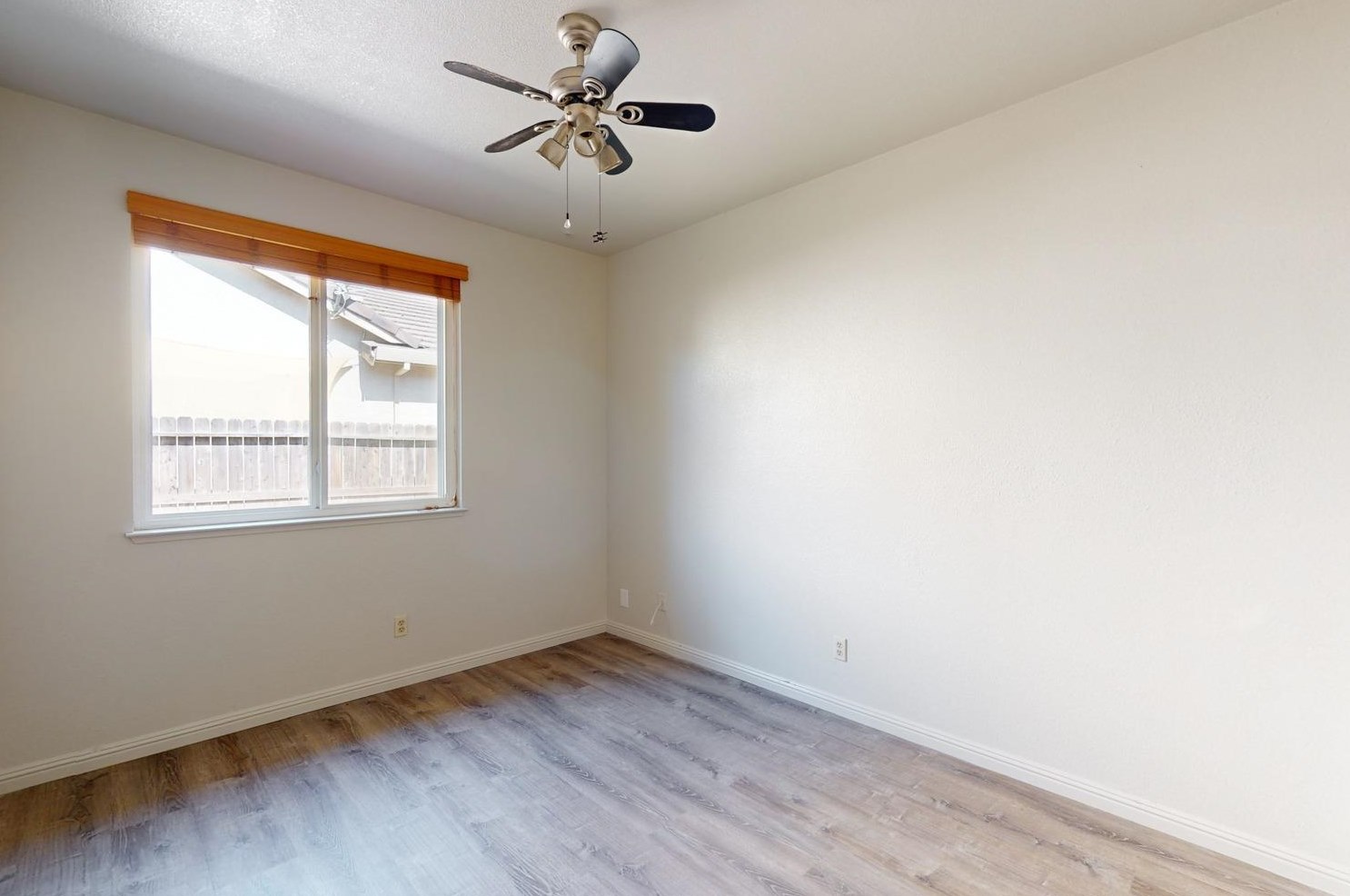 595 Millfront Ave, Yuba City CA 95991-8301 exterior