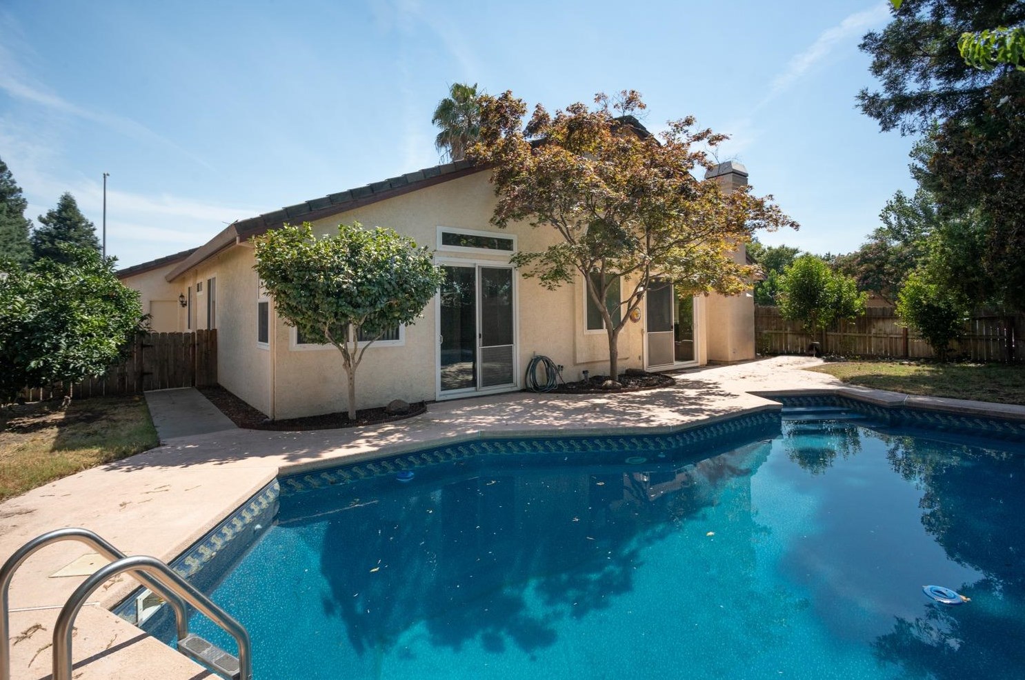 595 Millfront Ave, Yuba City CA 95991-8301 exterior