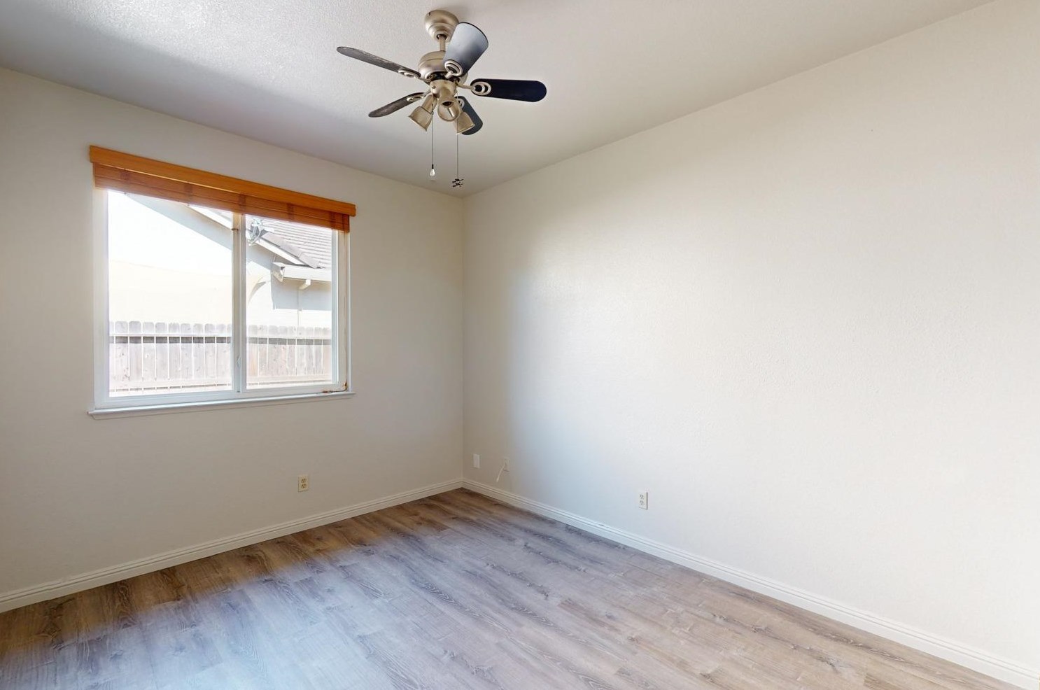 595 Millfront Ave, Yuba City CA 95991-8301 exterior