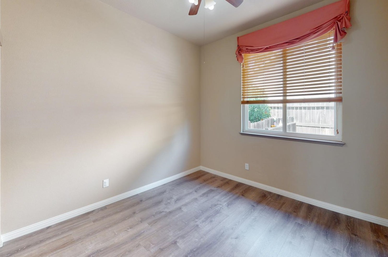 595 Millfront Ave, Yuba City CA 95991-8301 exterior