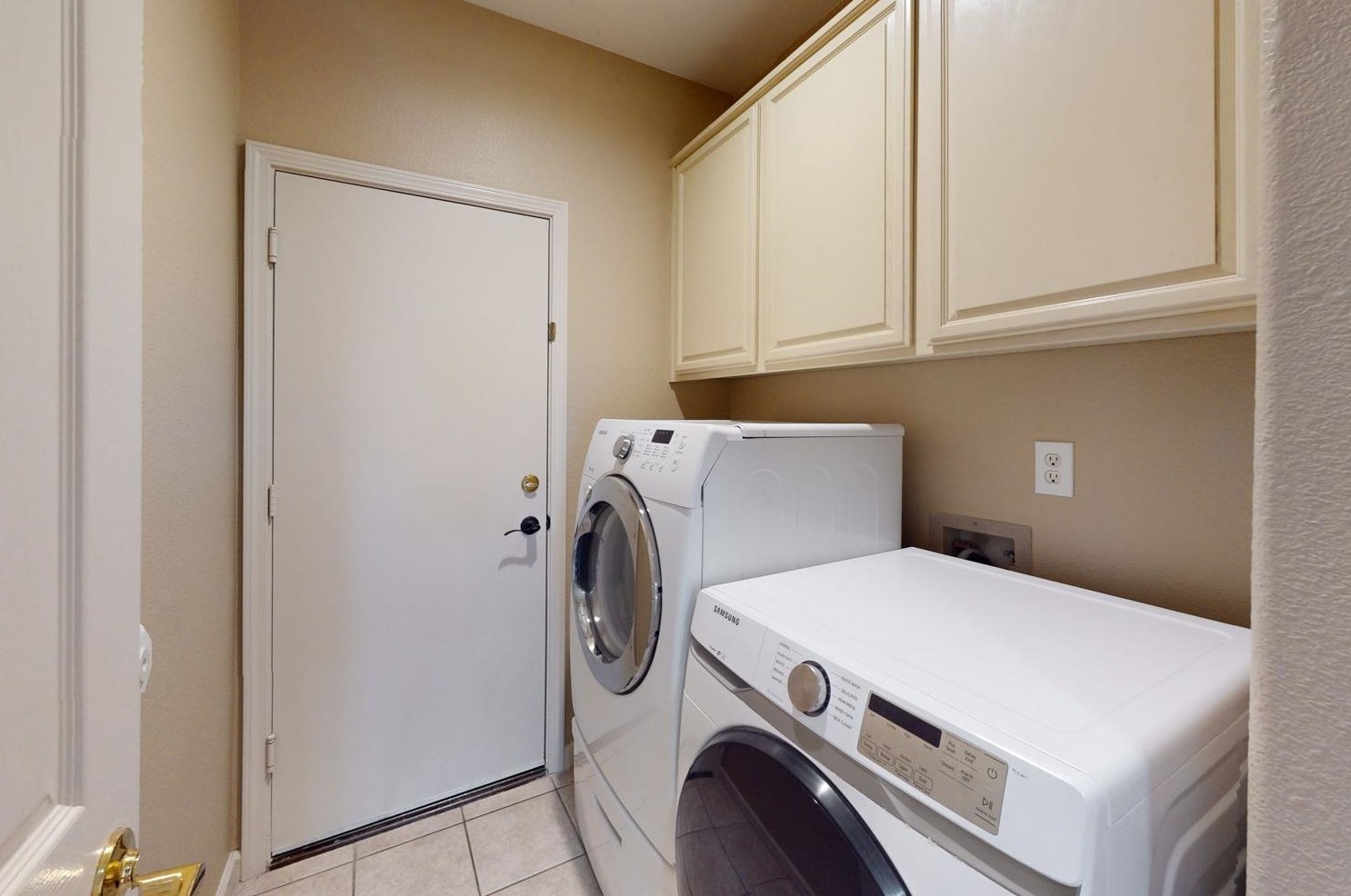 595 Millfront Ave, Yuba City CA 95991-8301 exterior