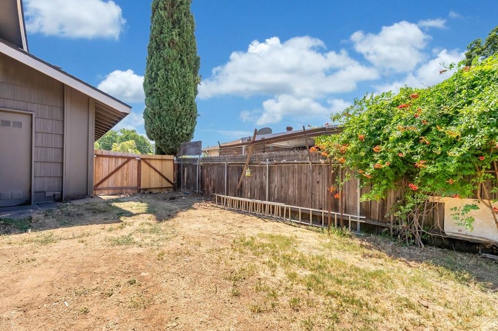 10487 Ambassador Dr, Rancho Cordova CA  95670-2278 exterior